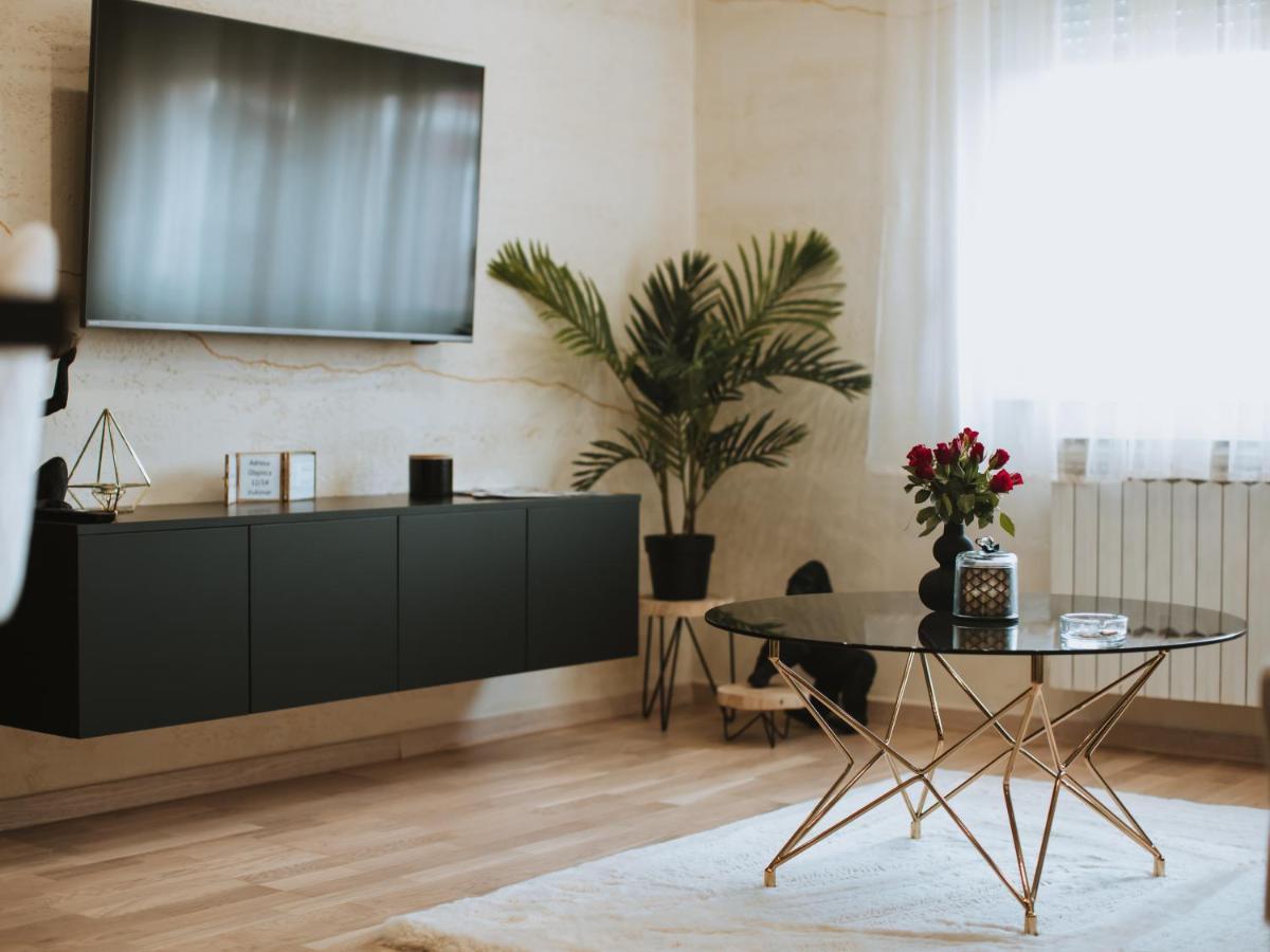 Апартаменти Apartman Stari Toranj II Вуковар Екстер'єр фото