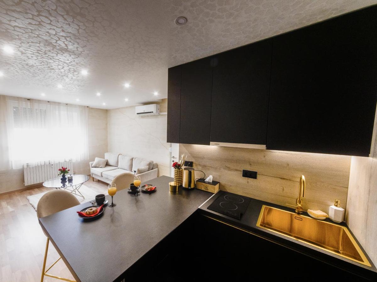 Апартаменти Apartman Stari Toranj II Вуковар Екстер'єр фото